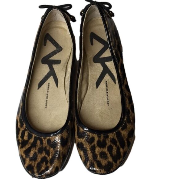 Anne Klein Sport Flats Size 6M  Animal Print Bow Tassel Accent on Back Heel - Picture 1 of 12